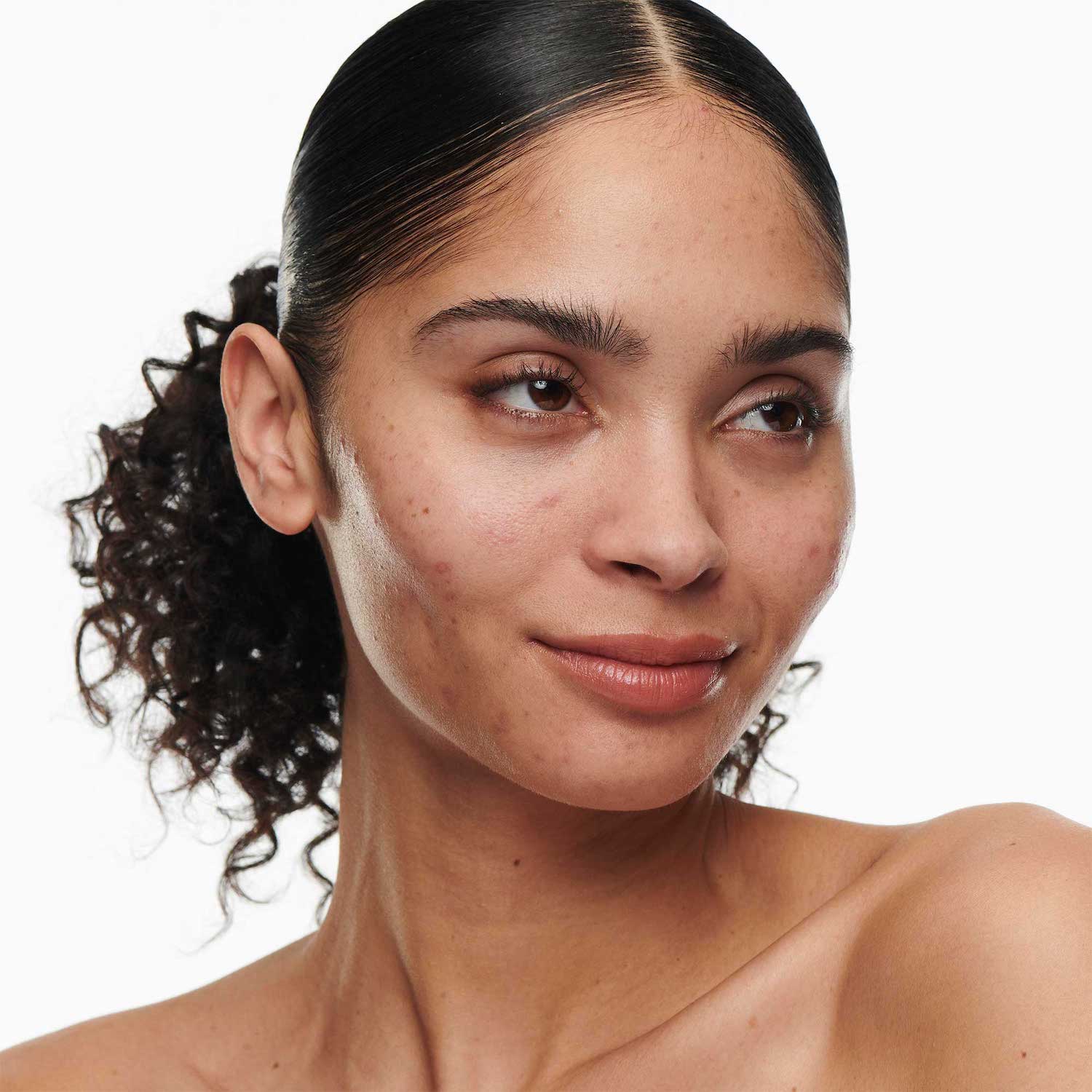 STUDIO RADIANCE SERUM-POWERED (BASE DE MAQUILLAJE PARA ROSTRO)